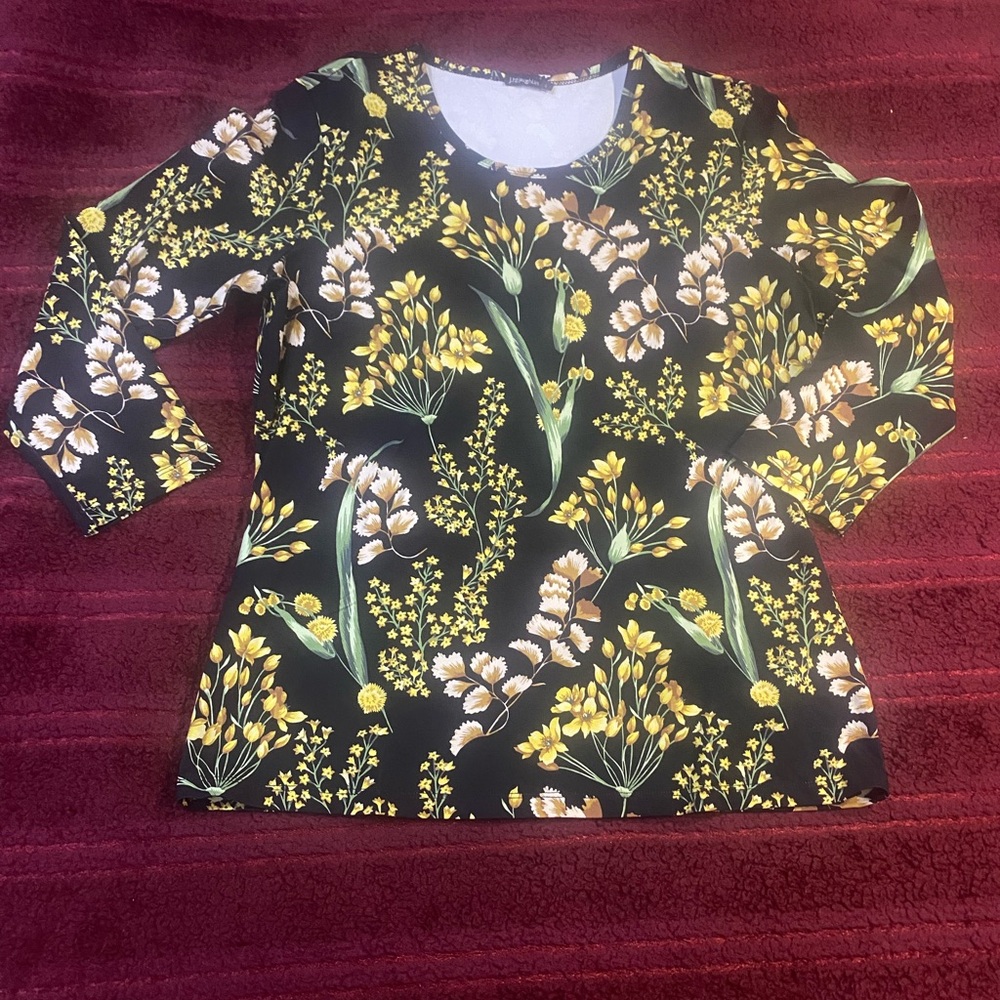 J McLaughlin Signature Tee Size Large NWOT.